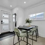 Modern 2br Near Downtown Free Parking Apartment Ottawa