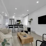 Modern 2br Near Downtown Free Parking Apartment