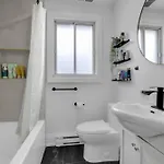 Apartment Modern 2br Near Downtown Free Parking