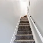 Modern Comfort - 3 Bedroom Suite With Parking - Downtown