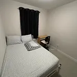 Cozy Modern In A Family Friendly Neighborhood