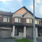 Lovely Townhouse For Short-Term Stay