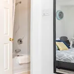 Apartment Pet Friendly Suite- In Chinatown *