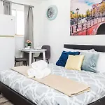 Pet Friendly Suite- In Chinatown Apartment