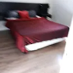 The Basement By The Side Door Guest House