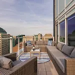 Apartment Luxury 2-bedroom Penthouse Downtown With Free Parking *