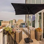 Apartment Luxury 2-bedroom Penthouse Downtown With Free Parking