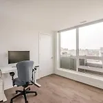 Luxury 2-bedroom Penthouse Downtown With Free Parking Apartment *