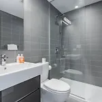 Apartment Luxury 2-bedroom Penthouse Downtown With Free Parking *