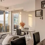 Apartment Luxury 2-bedroom Penthouse Downtown With Free Parking *