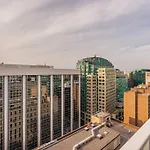 Luxury 2-bedroom Penthouse Downtown With Free Parking