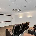 Apartment Luxury 2-bedroom Penthouse Downtown With Free Parking *