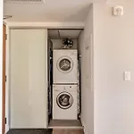 Luxury 2-bedroom Penthouse Downtown With Free Parking *
