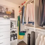 Apartment Luxury 2-bedroom Penthouse Downtown With Free Parking *