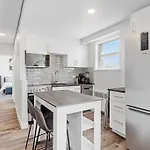 Cozy Apartment Away From Home