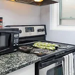 Cozy 2Br Condo - With Private Rooftop Terrace