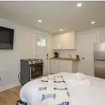 Montfort Apartment *