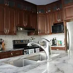 Guest house Fosterbrook Parkside Retreat
