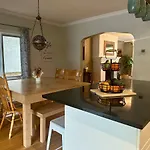 The Dows Retreat With 2 Car Driveway Holiday home