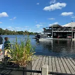 The Dows Retreat With 2 Car Driveway