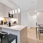 High-end With Gym And Walking Distance To Parliament Apartment
