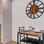 High-end With Gym And Walking Distance To Parliament