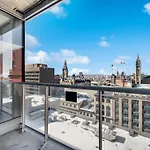 High-end With Gym And Walking Distance To Parliament Apartment