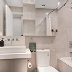 High-end With Gym And Walking Distance To Parliament Apartment *