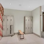 High-end With Gym And Walking Distance To Parliament Apartment