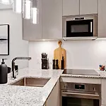 High-end With Gym And Walking Distance To Parliament Apartment Ottawa