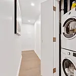 High-end With Gym And Walking Distance To Parliament Ottawa