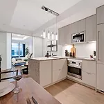 High-end With Gym And Walking Distance To Parliament Apartment Ottawa