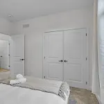 Holiday home Modern 4Br Executive Home Near Airport And Downtown Ottawa