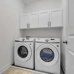 Modern 4Br Executive Home Near Airport And Downtown