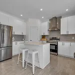 Holiday home Modern 4Br Executive Home Near Airport And Downtown Ottawa