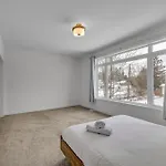Modern 4Br Executive Home Near Airport And Downtown Holiday home