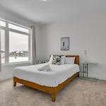 Holiday home Modern 4Br Executive Home Near Airport And Downtown