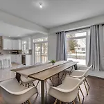 Modern 4Br Executive Home Near Airport And Downtown Ottawa