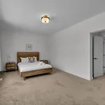Holiday home Modern 4Br Executive Home Near Airport And Downtown *