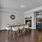 Modern 4Br Executive Home Near Airport And Downtown Holiday home Ottawa
