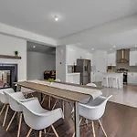 Modern 4Br Executive Home Near Airport And Downtown Holiday home *