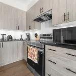 Velora Luxe Retreat Villa Ottawa