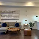 Modern 2Br Home With Parking Near Airport And Downtown Ottawa *