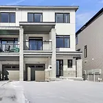 Modern 2Br Home With Parking Near Airport And Downtown Ottawa