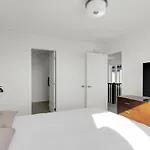 Modern 2Br Home With Parking Near Airport And Downtown Ottawa Holiday home Ottawa