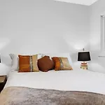Holiday home Cozy - 5mins To The Hospital *