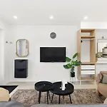 New Modern 1Br Basement Near Downtown Free Parking