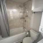 Apartment Basement With 2 *