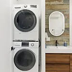 New Modern 1br Basement Near Downtown Free Parking Apartment Ottawa