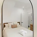 New Modern 1br Basement Near Downtown Free Parking *